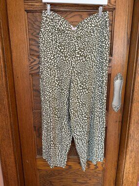LOFT Pull-On Wide Leg Olive Green & Cream Pant Petite